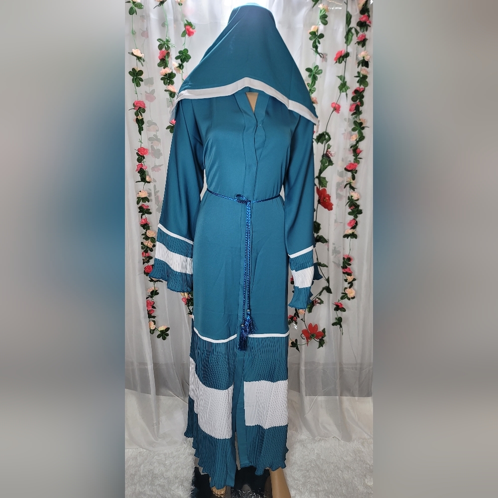 Pleated texture Dubai Abaya